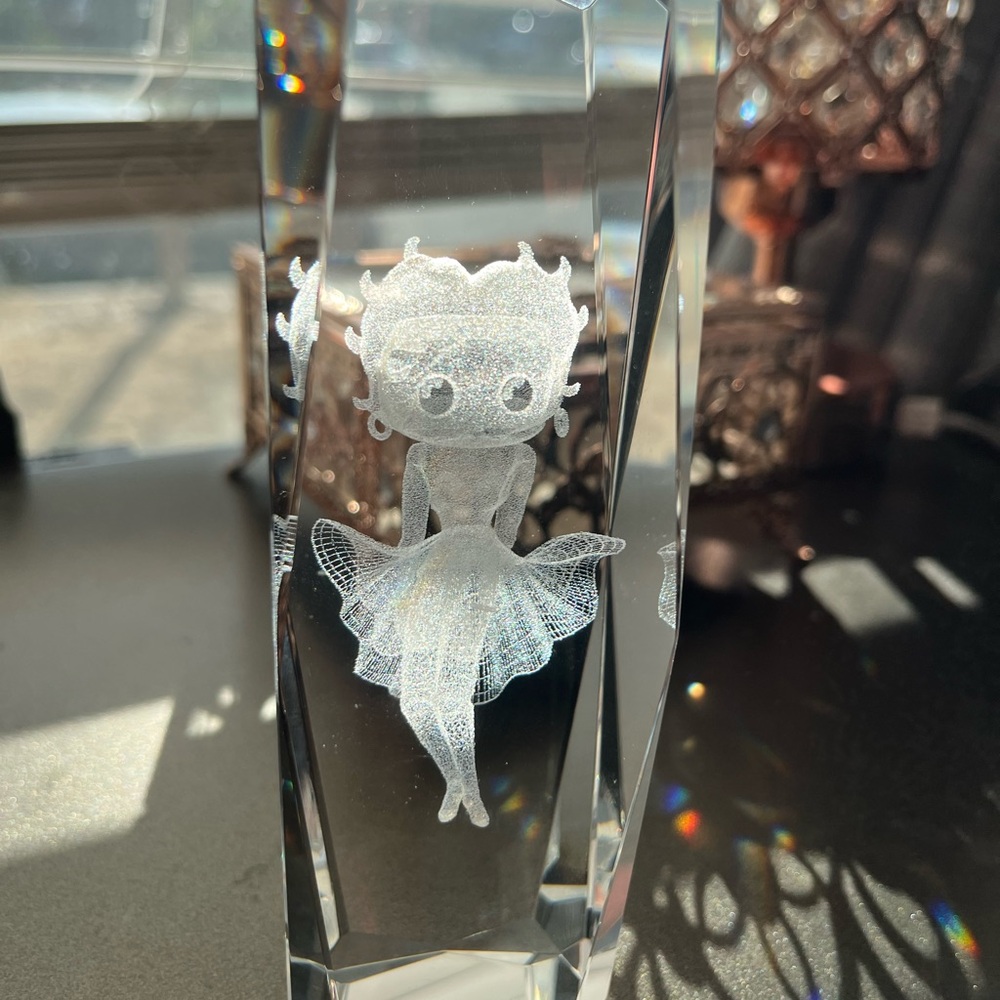 Vintage Betty Boop 3D‎ Laser Etched Crystal Glass Paperweight Ballerina Pose